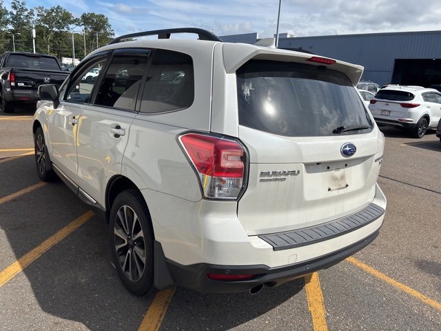 2018 Subaru Forester Touring photo 2