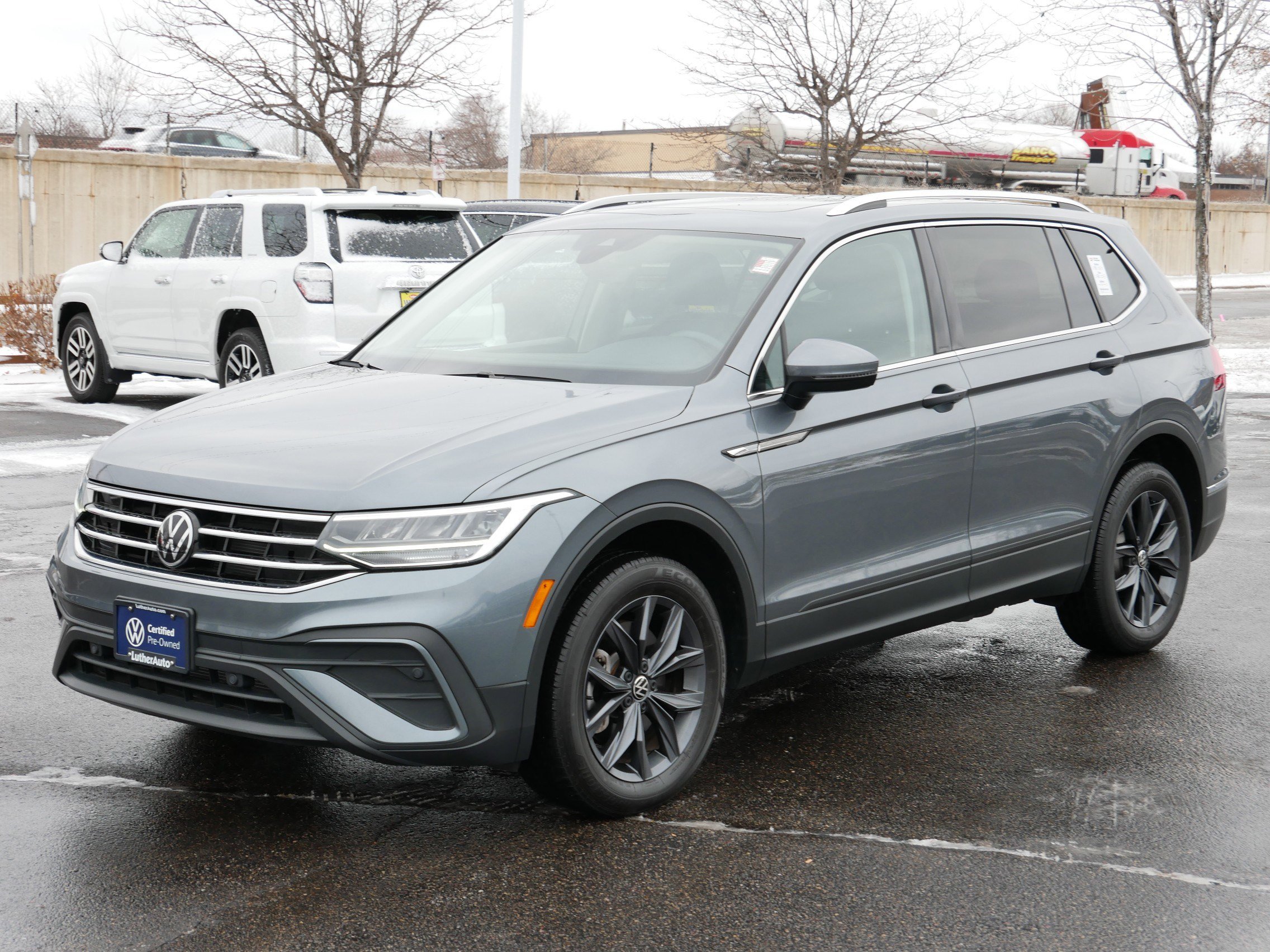 2023 Volkswagen Tiguan SE photo 2