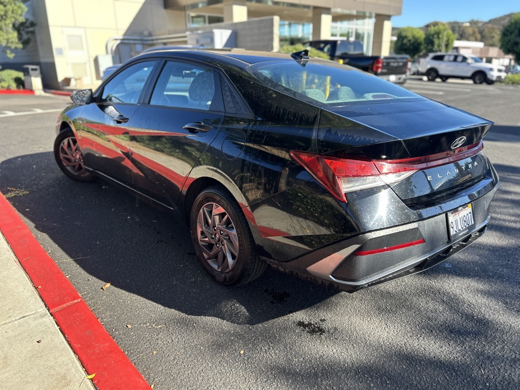 2024 Hyundai Elantra SEL photo 5