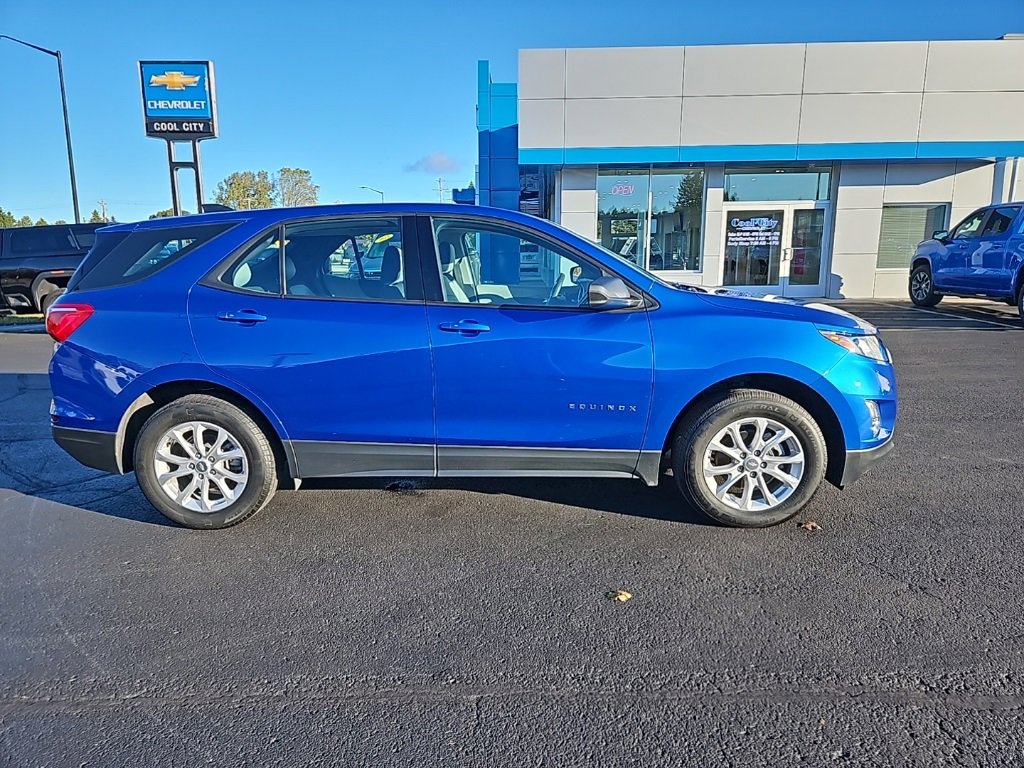 2019 Chevrolet Equinox LS photo 2