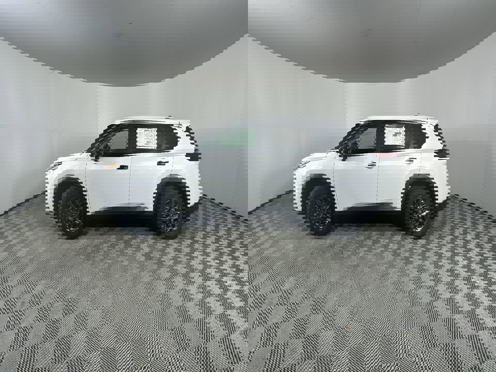 2025 Nissan Rogue S photo 4