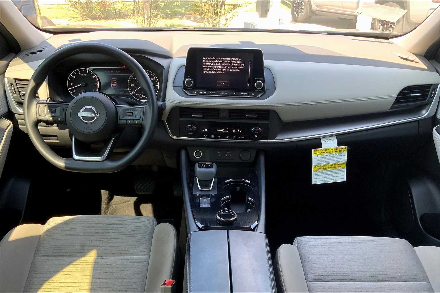 2023 Nissan Rogue SV photo 4