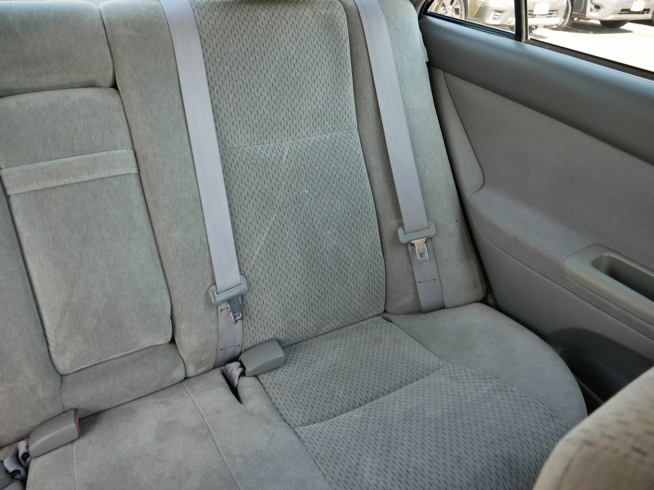 2004 Toyota Camry LE photo 14