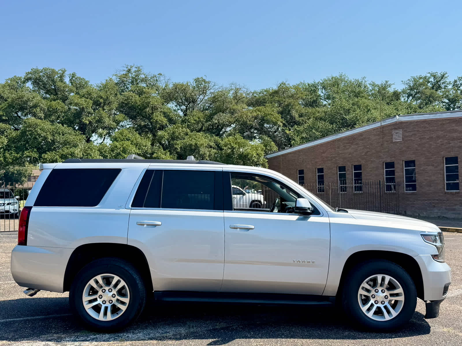 2016 Chevrolet Tahoe LT photo 5