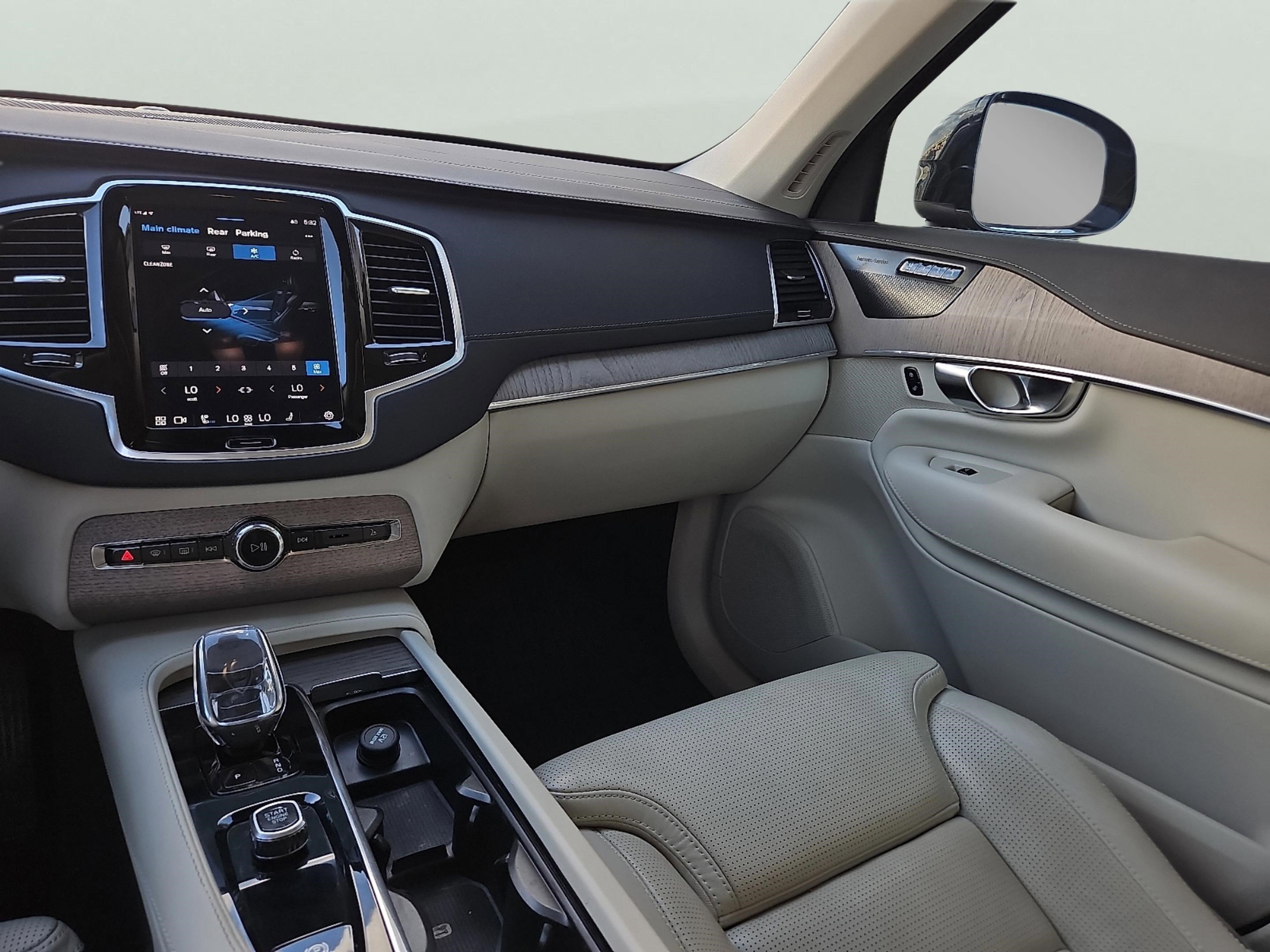 2023 Volvo XC90 Ultimate photo 8