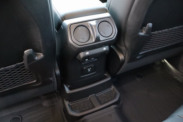 2025 Jeep Wrangler Sahara photo 40