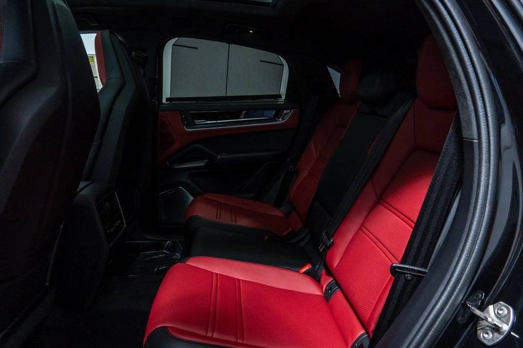 2026 Porsche Cayenne Turbo E-Hybrid Coupe photo 27