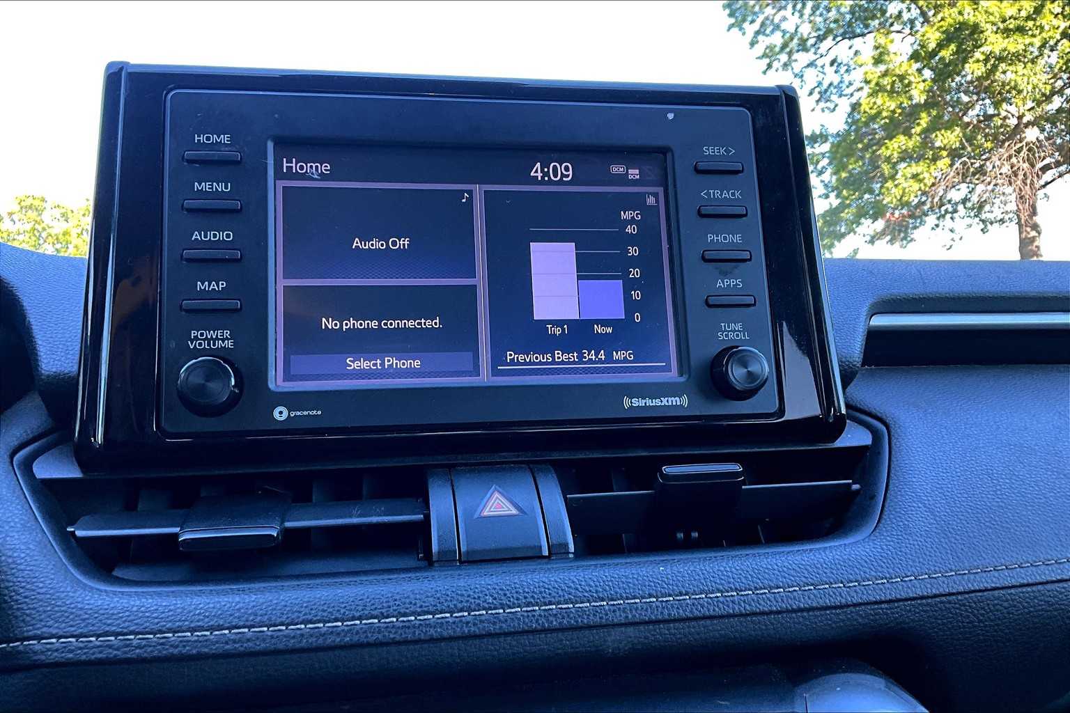 2021 Toyota RAV4 LE photo 31