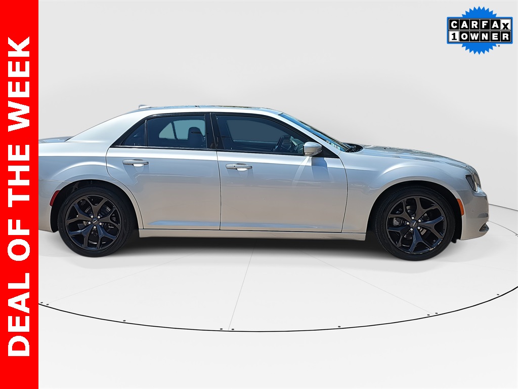 2022 Chrysler 300 S photo 2