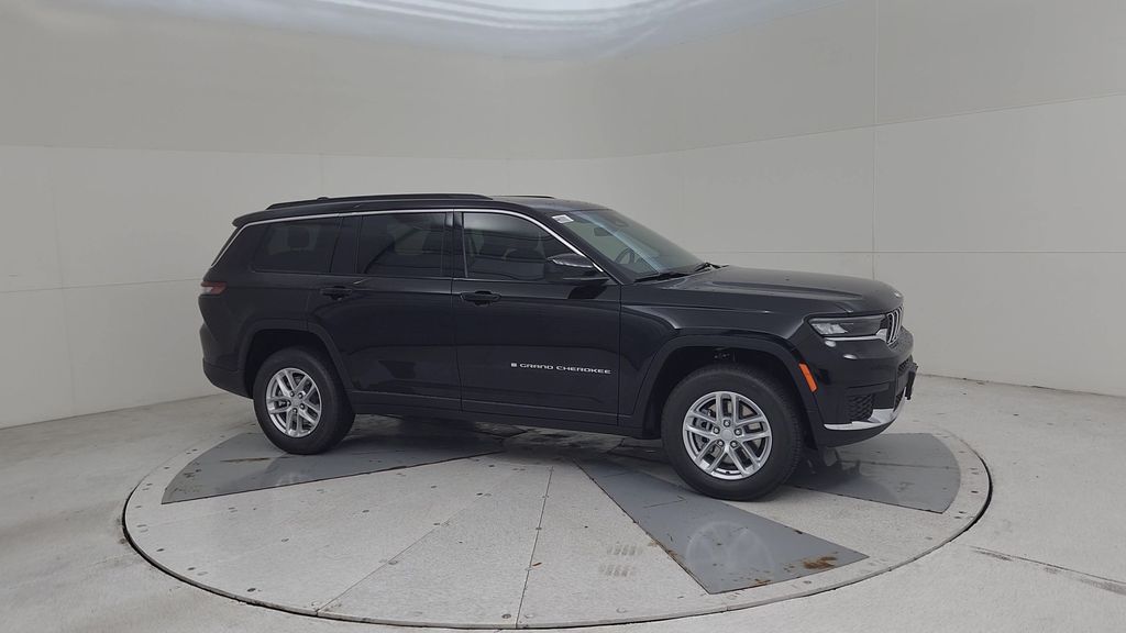 2025 Jeep Grand Cherokee Laredo X photo 2