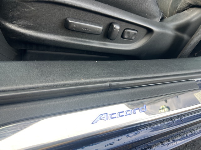 2017 Honda Accord EX-L V6 photo 26