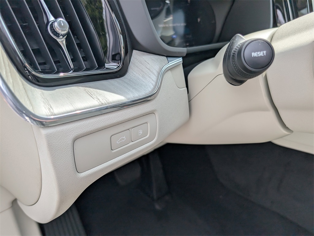 2025 Volvo XC60 Hybrid T8 Plus photo 15