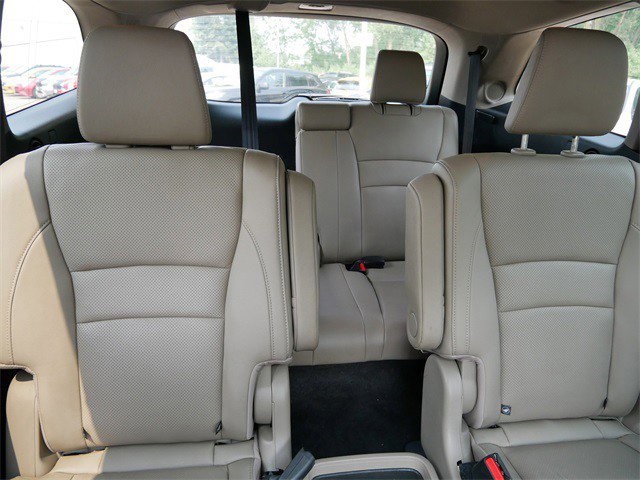 2016 Honda Pilot Elite photo 14