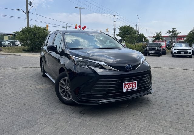 2025 Toyota Sienna LE