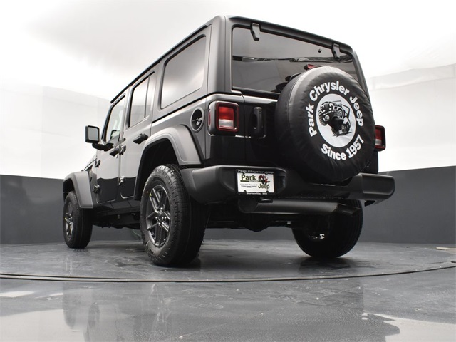 2025 Jeep Wrangler photo 21