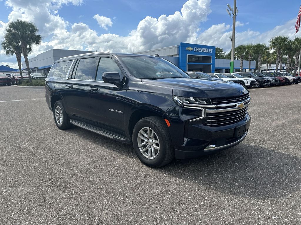 2023 Chevrolet Suburban LT photo 10