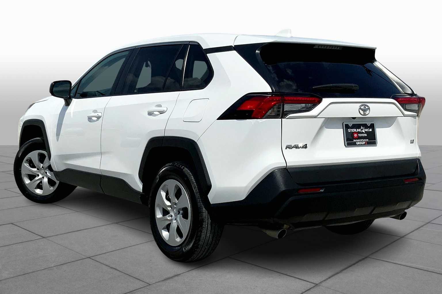 2024 Toyota RAV4 LE photo 9