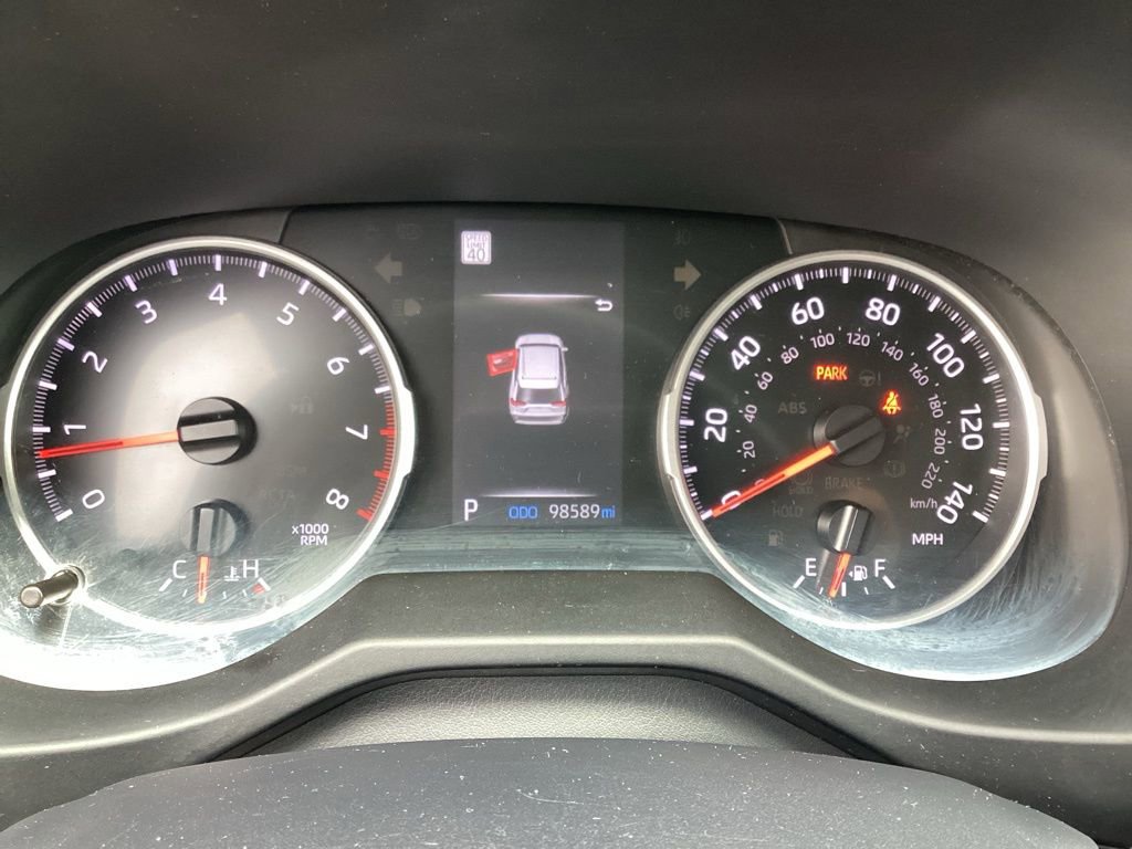 2020 Toyota RAV4 LE photo 18