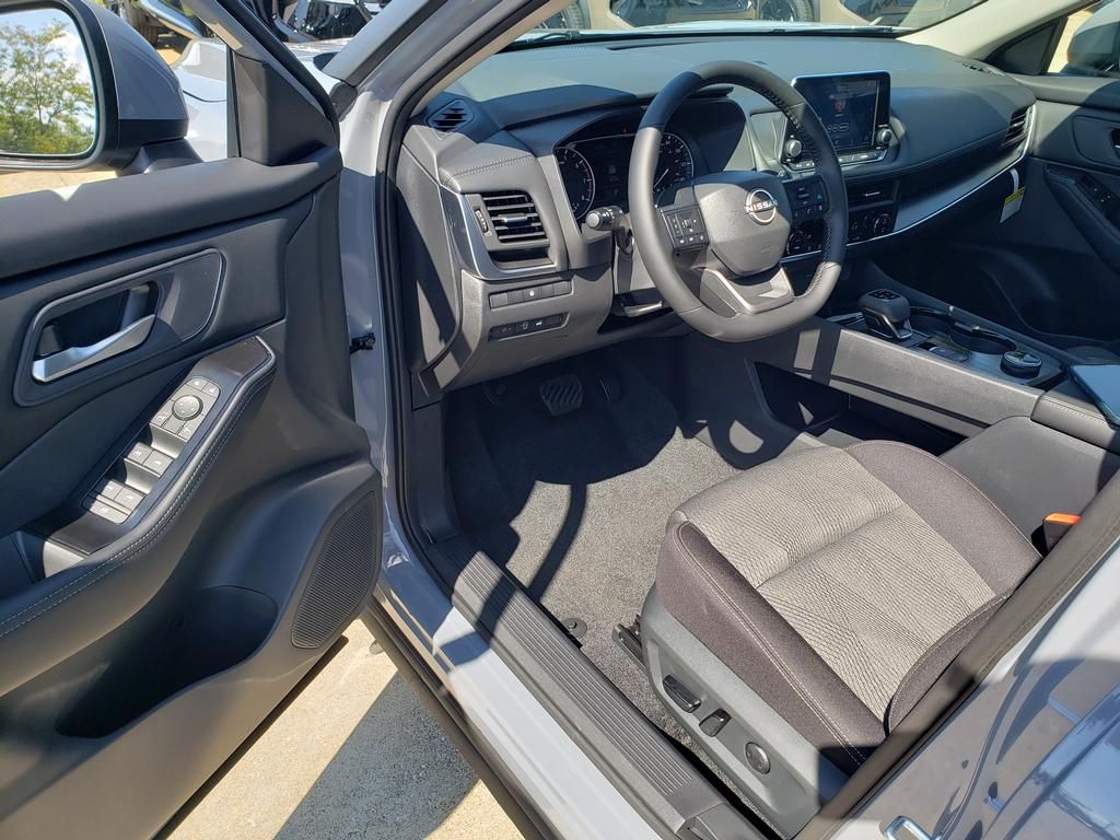 2026 Nissan Rogue SV photo 3