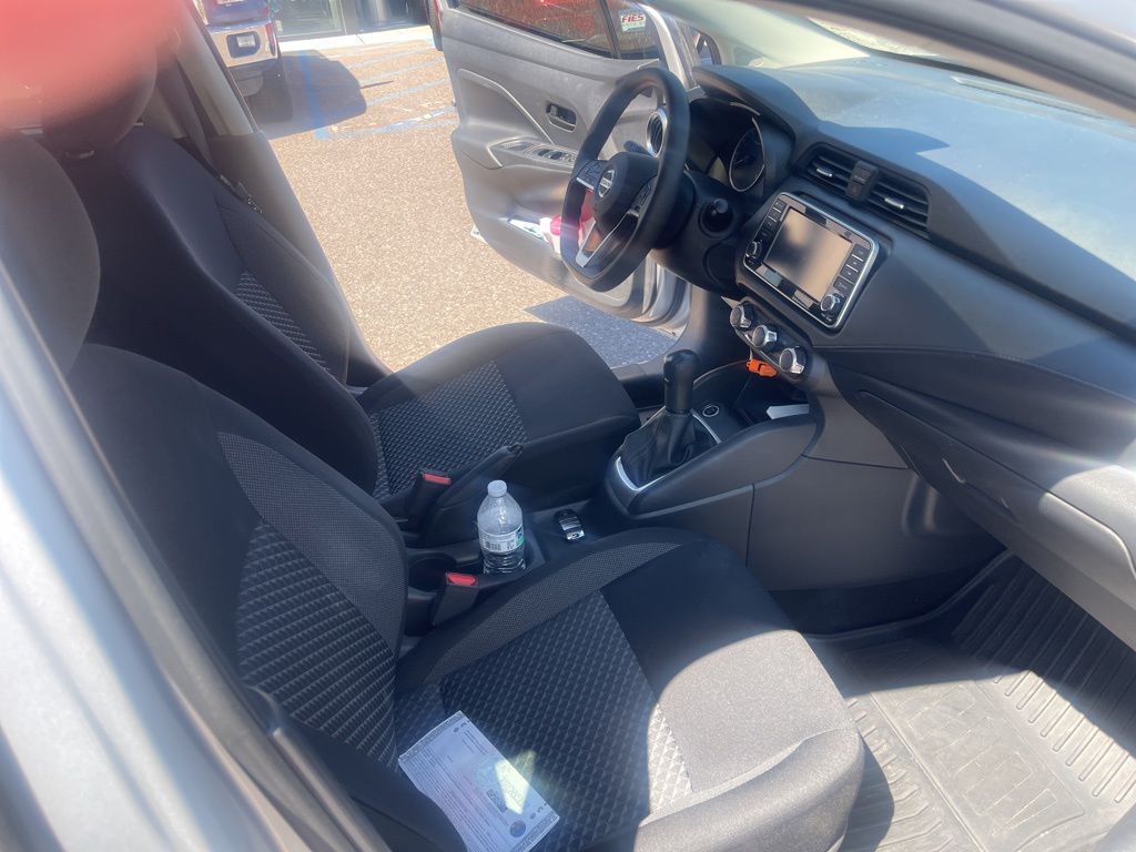 2020 Nissan Versa 1.6 S photo 22