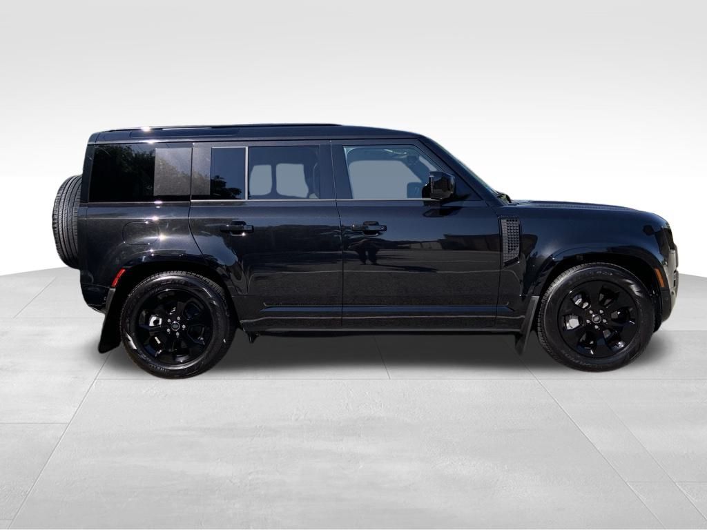 2025 Land Rover Defender 110 X-Dynamic SE photo 4