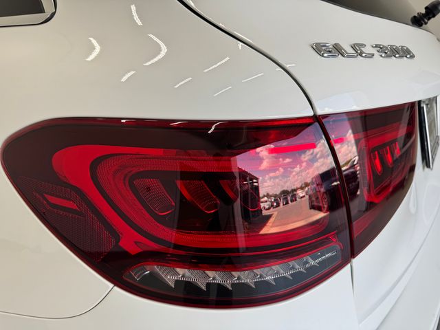 2022 Mercedes Benz GLC 300 photo 26