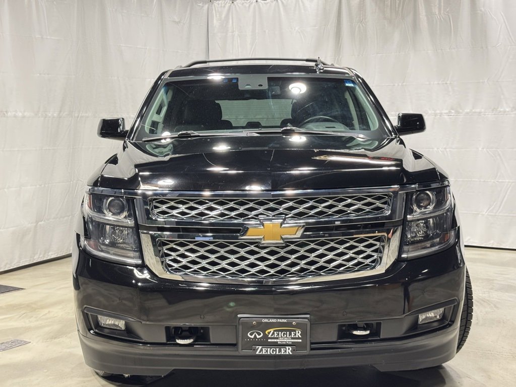2019 Chevrolet Suburban LT photo 2