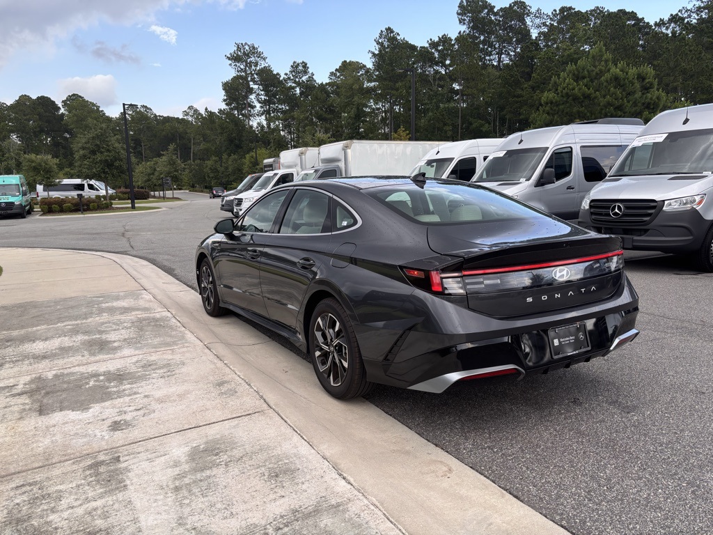 2024 Hyundai Sonata SEL photo 2