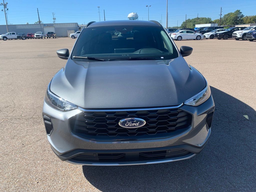 2026 Ford Escape ST-Line photo 2