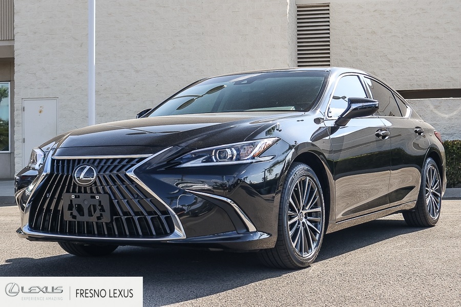 2025 Lexus ES 300h photo 3