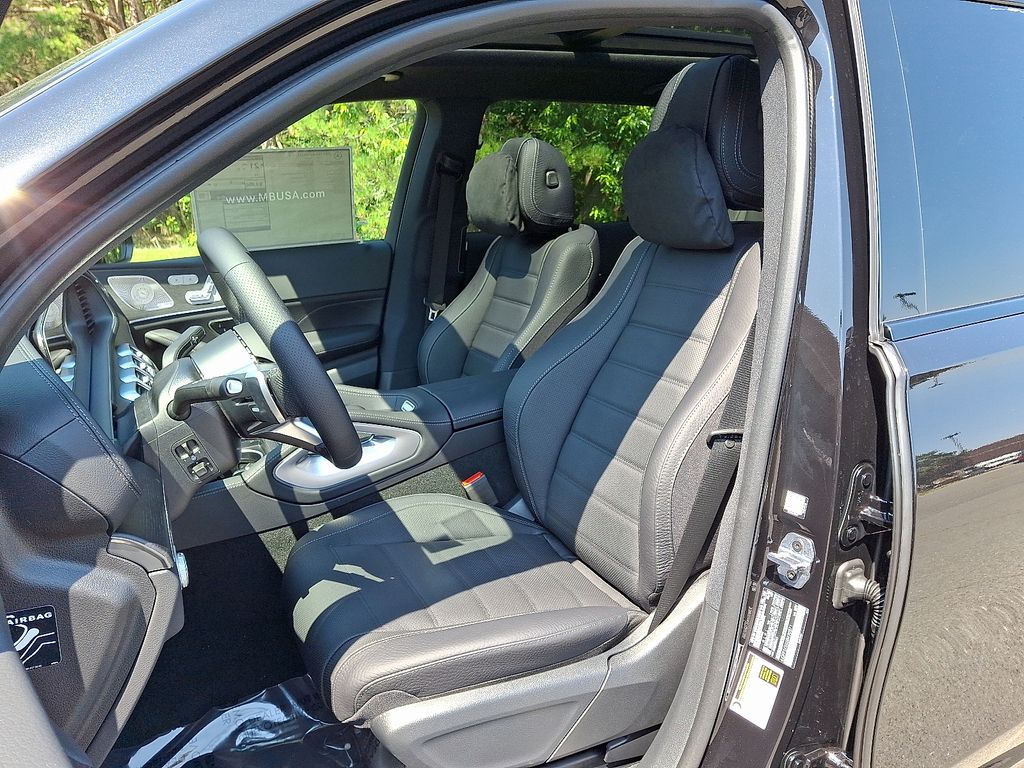 2025 Mercedes Benz GLS 450 4MATIC photo 10