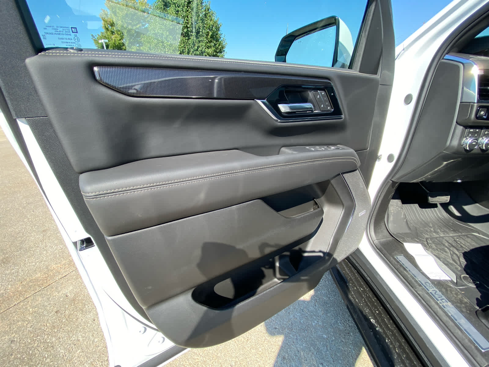 2026 Gmc Yukon XL photo 9