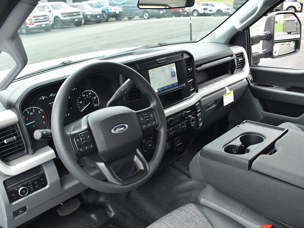 2025 Ford F-350 XLT photo 4