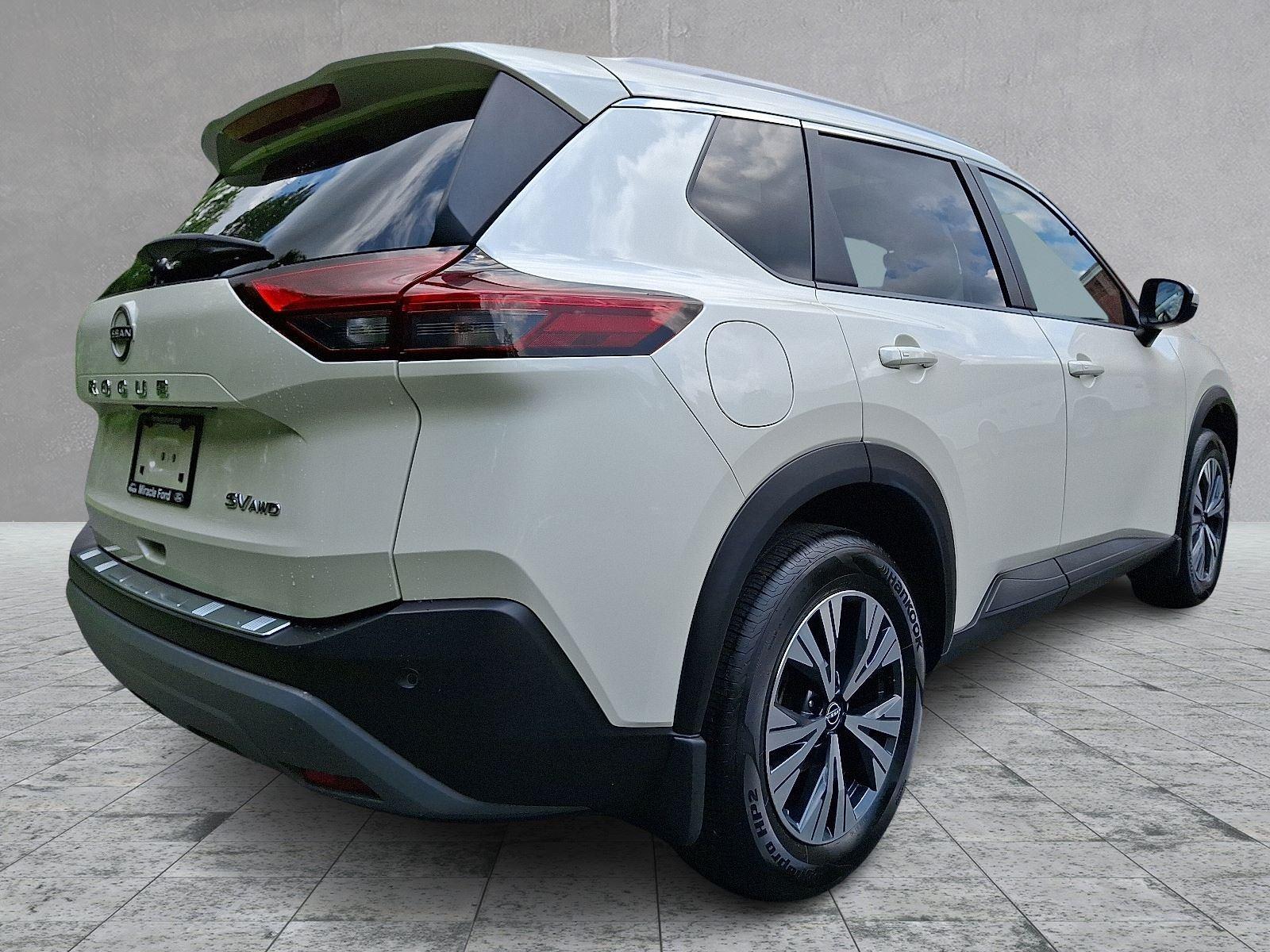 2022 Nissan Rogue SV photo 6