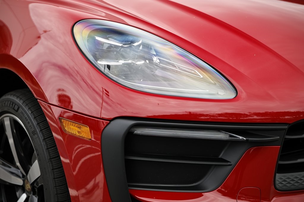 2025 Porsche Macan T photo 18