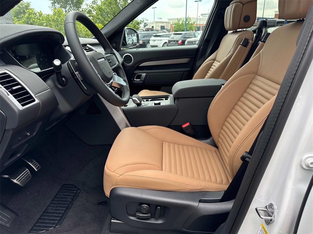 2025 Land Rover Discovery SE photo 19