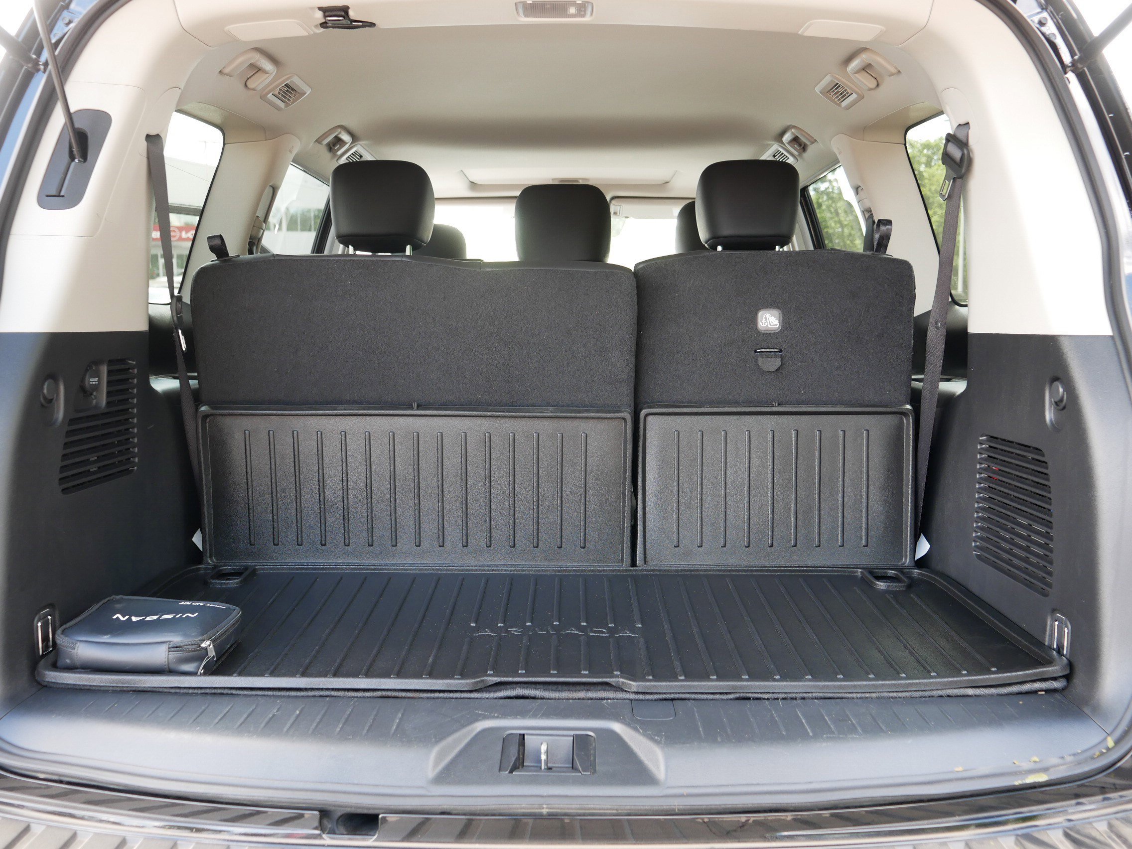 2024 Nissan Armada SL photo 18