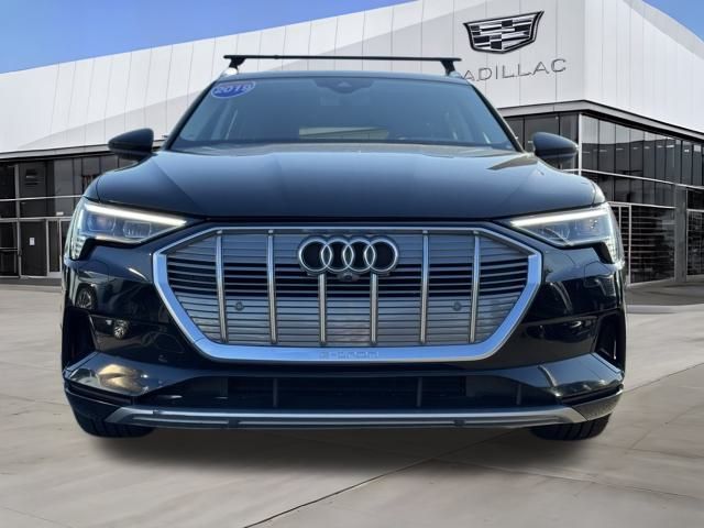 2019 Audi e-tron Premium Plus photo 4