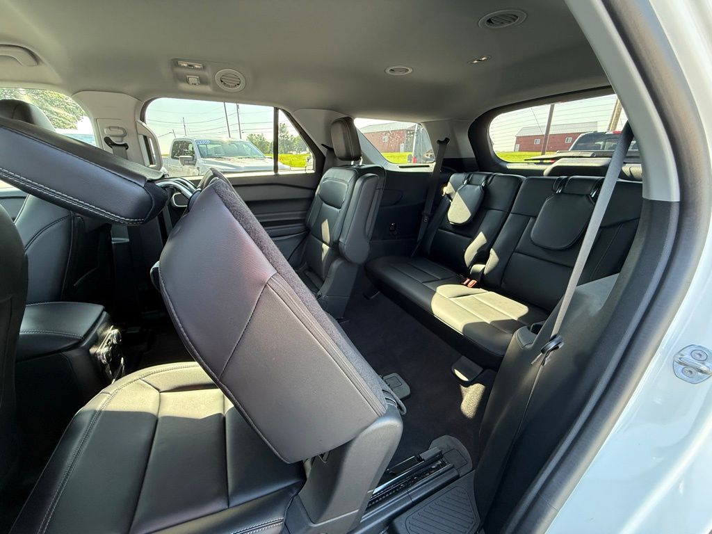 2023 Ford Explorer XLT photo 26