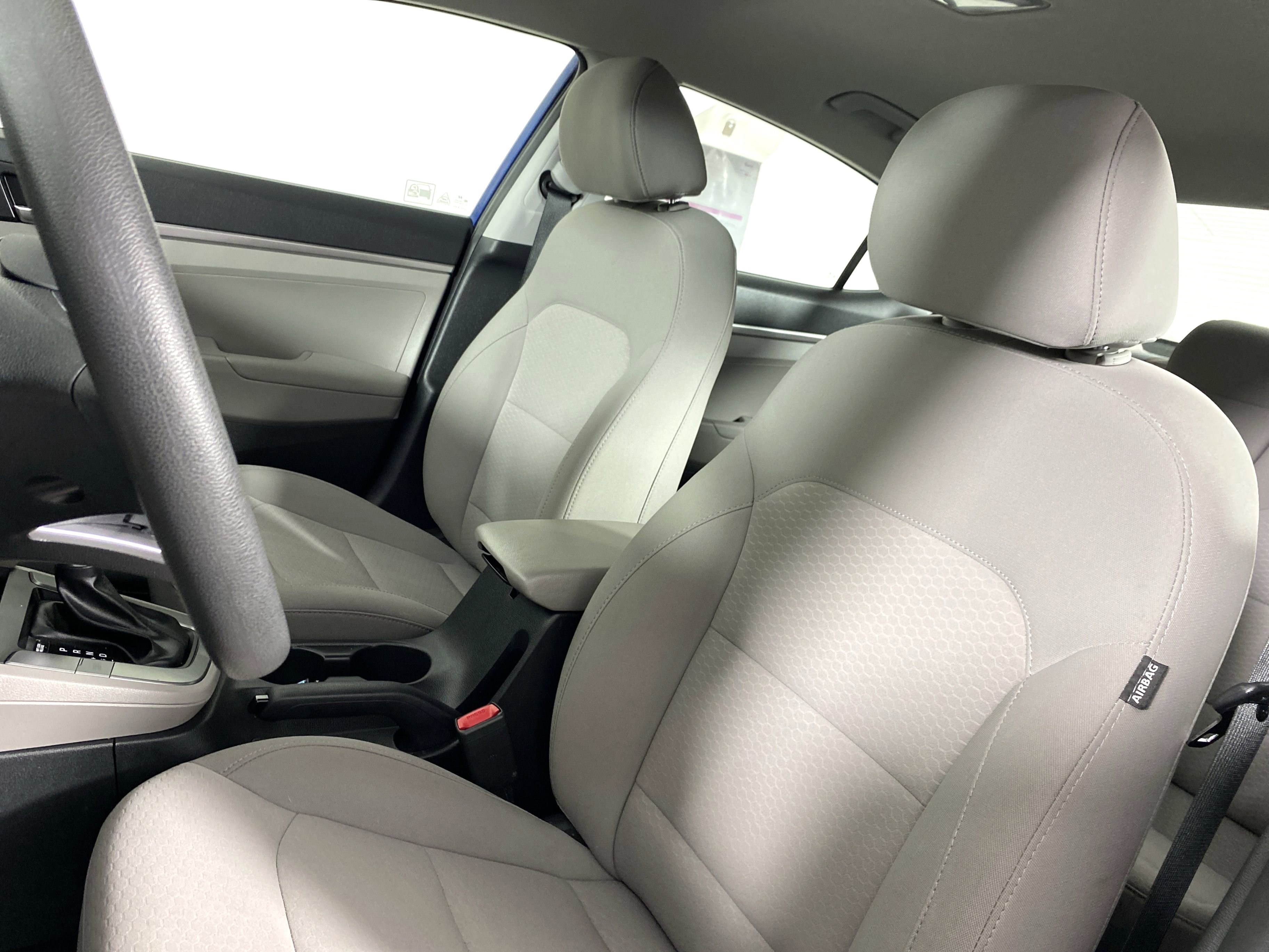 2019 Hyundai Elantra SE photo 2