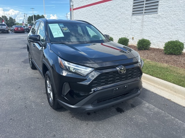 2024 Toyota RAV4 XLE's photo