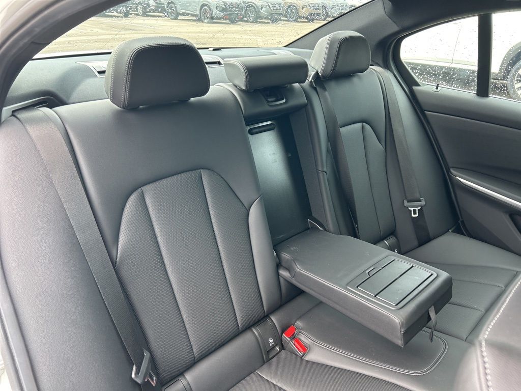 2025 Bmw 330i photo 40