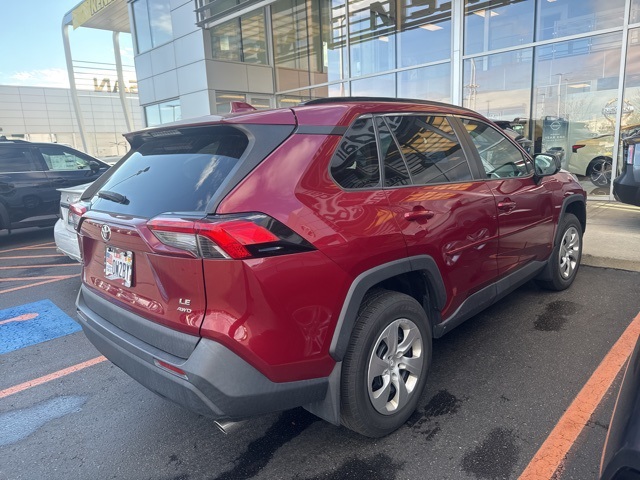 2020 Toyota RAV4 LE photo 3