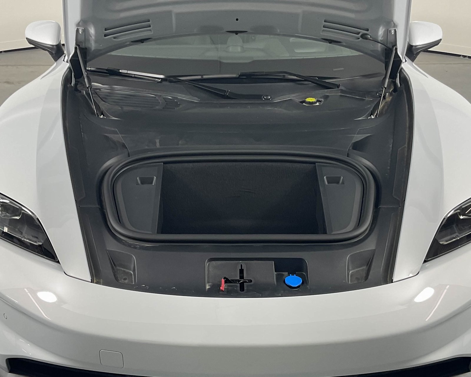 2025 Porsche Taycan photo 28