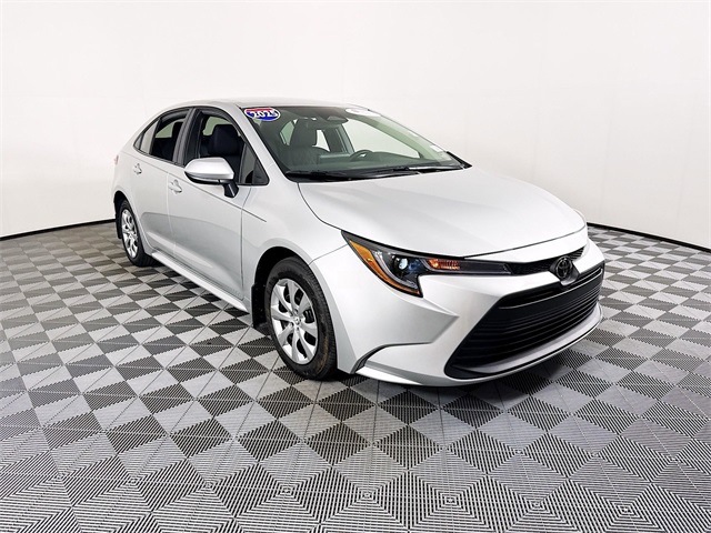 2025 Toyota Corolla LE's photo