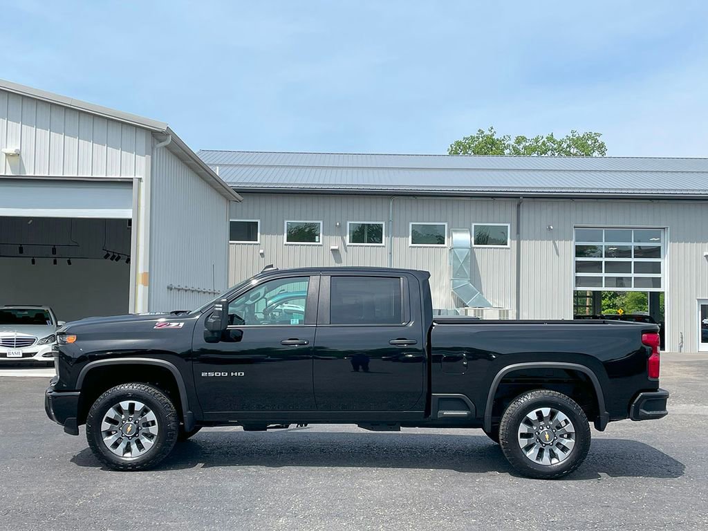 2025 Chevrolet Silverado 2500HD Custom photo 4