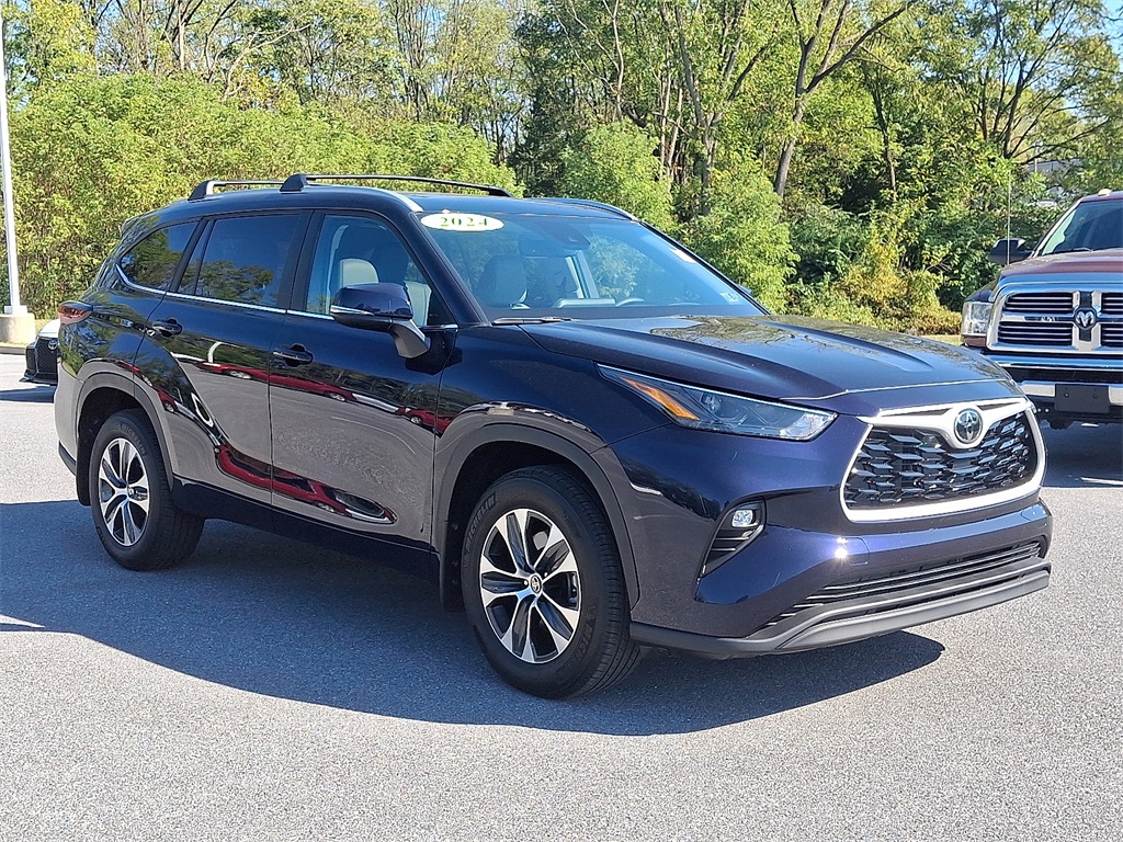 2024 Toyota Highlander XLE photo 3