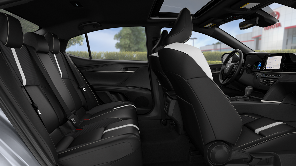 2025 Toyota Camry SE photo 14