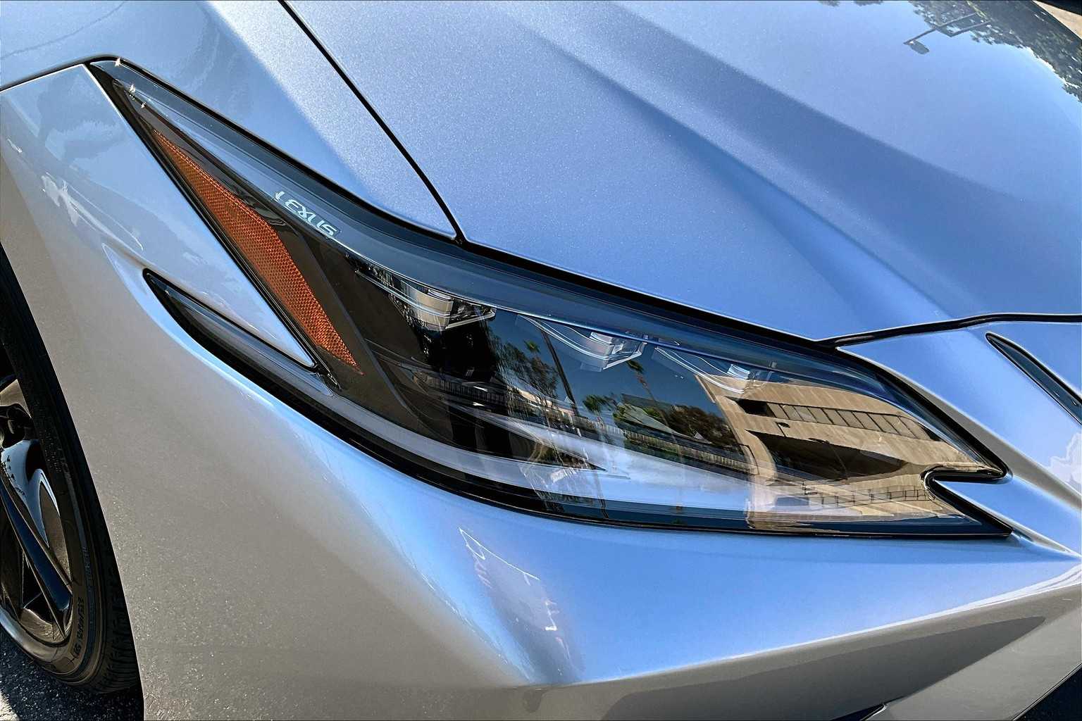 2025 Lexus ES 300h F SPORT Handling photo 19