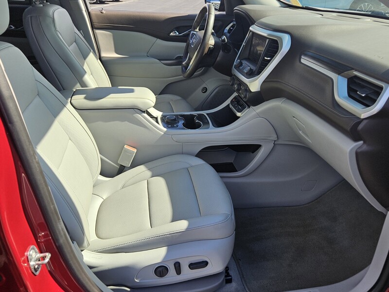 2020 Gmc Acadia SLT photo 17